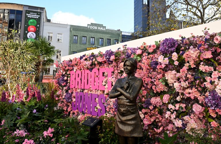 Bridget Jones Immortalised – Beloved Londoner Joins ‘Scenes in the Square’